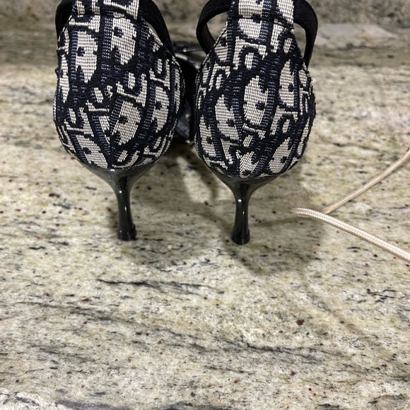 Heels - Picture 5 of 7